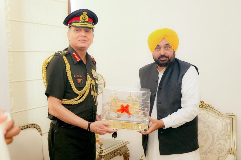 CM ਮਾਨ ਤੇ ਥਲ ਸੈਨਾ ਮੁਖੀ ਜਨਰਲ ਧੀਰਜ ਸੇਠ ਵਿਚਾਲੇ ਅਹਿਮ ਮੀਟਿੰਗ, ਸਰਹੱਦੀ ਸੁਰੱਖਿਆ ਤੇ ਸਾਬਕਾ ਸੈਨਿਕਾਂ ਦੀ ਭਲਾਈ ‘ਤੇ ਚਰਚਾ