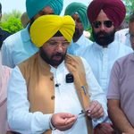 ਹਰਭਜਨ ਸਿੰਘ ਈਟੀਓ ਦੀ ਚੁਣੌਤੀ ਦੇ ਬਾਵਜੂਦ ਹਰਸਿਮਰਤ ਬਾਦਲ ਤੇ ਬਿਕਰਮ ਮਜੀਠੀਆ ਨਹੀਂ ਪਹੁੰਚੇ, ਮੰਤਰੀ ਨੇ ਬਠਿੰਡਾ ਦੀਆਂ ਸੜਕਾਂ ਦਾ ਕੀਤਾ ਮੁਆਇਨਾ