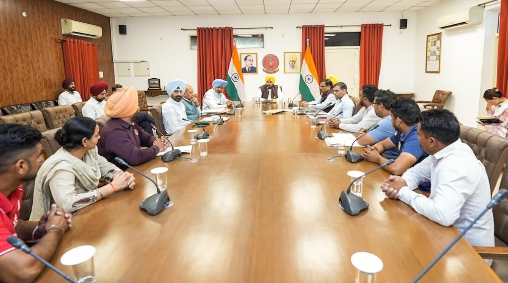 ਮਾਨ ਸਰਕਾਰ ਦਾ ਵੱਡਾ ਫੈਸਲਾ, ਆਦਰਸ਼ ਸਕੂਲ ਅਧਿਆਪਕਾਂ ਦੀ ਤਨਖਾਹ ‘ਚ 120% ਤੋਂ ਵੱਧ ਵਾਧਾ