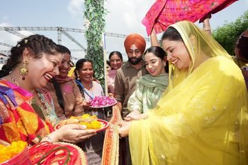 ਤੀਜ ਸਮਾਗਮਾਂ ‘ਚ ਰੰਗਿਆ ਮੋਗਾ ਤੇ ਬਾਘਾਪੁਰਾਣਾ, ਡਾ. ਗੁਰਪ੍ਰੀਤ ਕੌਰ ਮਾਨ ਨੇ ਔਰਤਾਂ ਦੇ ਸਸ਼ਕਤੀਕਰਨ ‘ਤੇ ਦਿੱਤਾ ਜ਼ੋਰ
