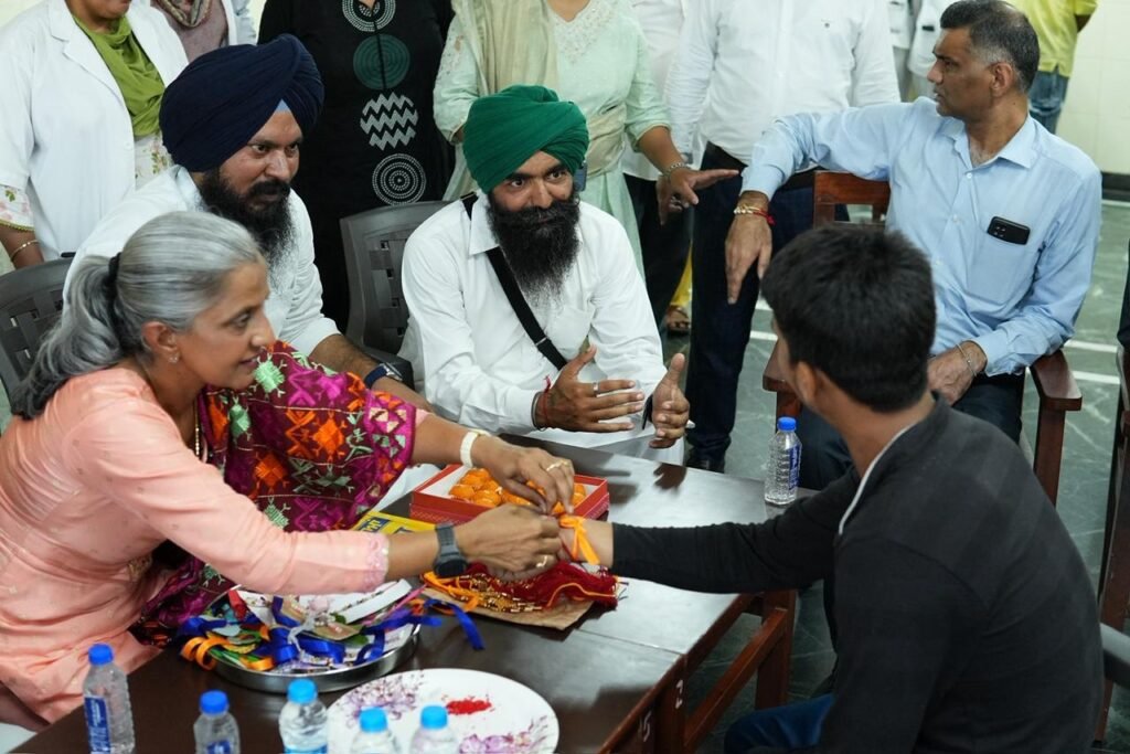 ਰੱਖੜੀ ਦੇ ਤਿਉਹਾਰ ਨੇ ਪੰਜਾਬ ਦੇ ਨਸ਼ਾ ਮੁਕਤੀ ਕੇਂਦਰਾਂ ਵਿੱਚ ਪਰਿਵਾਰਾਂ ਨੂੰ ਜੋੜਿਆ, ਨਸ਼ਾ ਮੁਕਤੀ ਅਤੇ ਉਮੀਦ ਦਾ ਸੰਦੇਸ਼ ਕੀਤਾ ਮਜ਼ਬੂਤ*