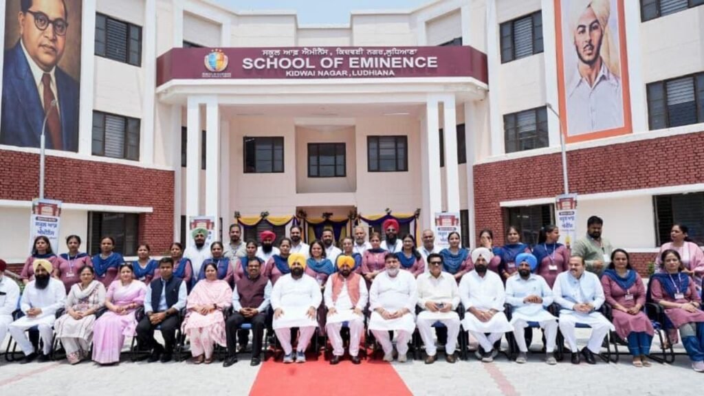 ਸੀਐਮ ਭਗਵੰਤ ਮਾਨ ਨੇ 2 ਸਕੂਲ ਆਫ ਐਮੀਨੈਂਸ ਦਾ ਕੀਤਾ ਉਦਘਾਟਨ, ਕਿਹਾ- ਸਰਕਾਰੀ ਸਕੂਲਾਂ ‘ਚ ਮਿਲ ਰਿਹਾ ਪ੍ਰਾਈਵੇਟ ਤੋਂ ਵਧੀਆ ਮਾਹੌਲ