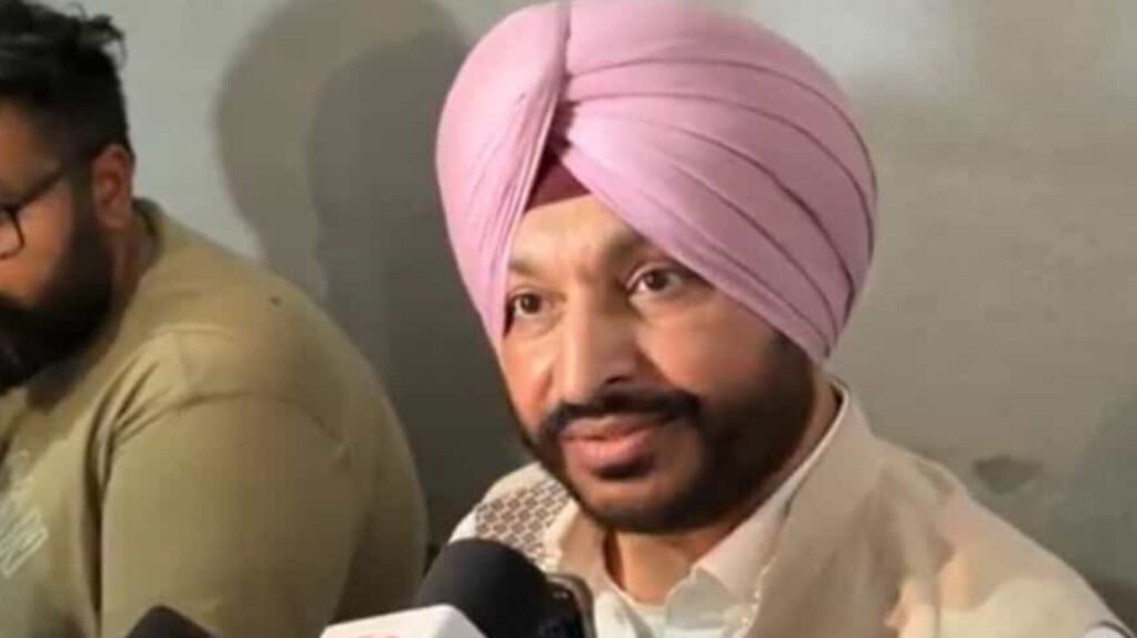 ਬਟਾਲਾ ਨੇੜੇ ਸਾਬਕਾ ਕੇਂਦਰੀ ਮੰਤਰੀ ਬਿੱਟੂ ਦੇ ਕਾਫ਼ਲੇ ‘ਤੇ ਹਮਲਾ, ਗੱਡੀਆਂ ਦੇ ਸ਼ੀਸ਼ੇ ਭੰਨੇ