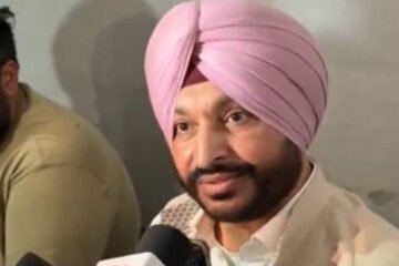ਬਟਾਲਾ ਨੇੜੇ ਸਾਬਕਾ ਕੇਂਦਰੀ ਮੰਤਰੀ ਬਿੱਟੂ ਦੇ ਕਾਫ਼ਲੇ ‘ਤੇ ਹਮਲਾ, ਗੱਡੀਆਂ ਦੇ ਸ਼ੀਸ਼ੇ ਭੰਨੇ