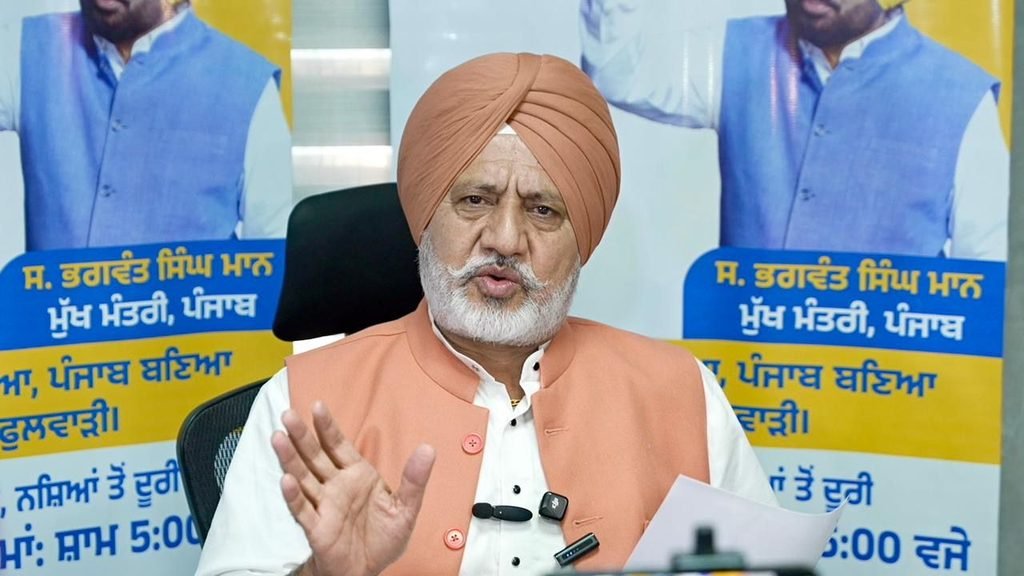 ਦੁਖਦਾਈ ਮੌਤ ’ਤੇ ਸਿਆਸਤ ਨੂੰ ਲੈ ਕੇ ‘ਆਪ’ ਦਾ ਵਿਰੋਧੀਆਂ ’ਤੇ ਹਮਲਾ, ਕਿਹਾ- ਲਾਸ਼ਾਂ ’ਤੇ ਰਾਜਨੀਤੀ ਦੀ ਇਜਾਜ਼ਤ ਨਹੀਂ