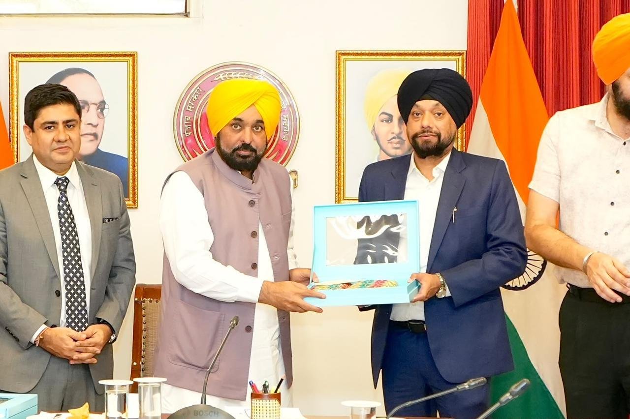ਮੁੱਖ ਮੰਤਰੀ ਮਾਨ ਨੇ CII ਨਾਲ ਮਿਲ ਕੇ ਫ਼ਸਲੀ ਰਹਿੰਦ-ਖੂੰਹਦ ਤੇ ਉਦਯੋਗਿਕ ਵਿਕਾਸ ਲਈ ਕੰਮ ਕਰਨ ਦਾ ਦਿੱਤਾ ਸੱਦਾ