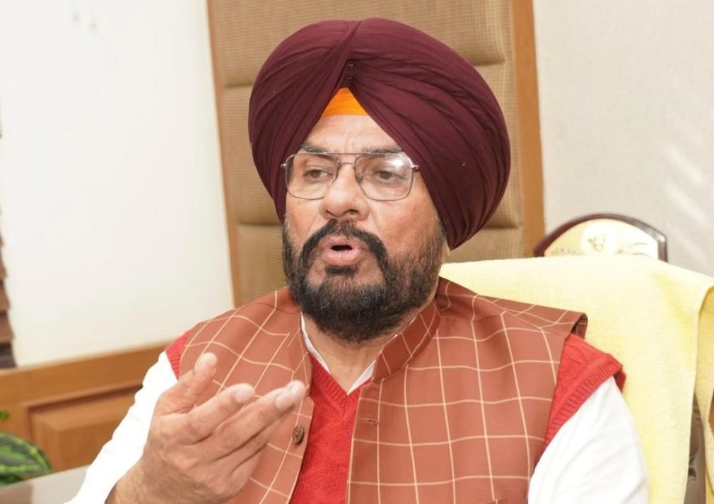 ਨਸ਼ਿਆਂ ਦੇ ਮੁੱਦੇ ‘ਤੇ AAP ਦਾ BJP ‘ਤੇ ਤਿੱਖਾ ਹਮਲਾ, ਧਾਲੀਵਾਲ ਬੋਲੇ—’ਨਸ਼ਾ ਮੁਕਤ ਯਾਤਰਾ’ ਗੁਜਰਾਤ ਤੋਂ ਸ਼ੁਰੂ ਕਰੋ