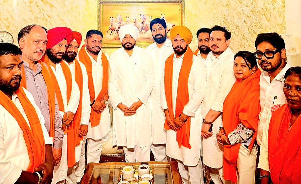 ਰਣਜੀਤ ਰੈੱਡੀ ਦੇ ਕਾਂਗਰਸ ਸ਼ਾਮਿਲ ਹੋਣ ਤੇ ਭੜਕਿਆ ਢਿੱਲੋਂ ਧੜ੍ਹਾ, ਚੰਨੀ ਖਿਲਾਫ ਖੋਲ੍ਹਿਆ ਮੋਰਚਾ