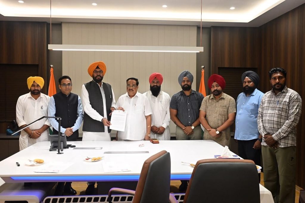 ਉਝ ਡੈਮ ਪ੍ਰੋਜੈਕਟ ਨੂੰ ਜਲਦ ਮਨਜ਼ੂਰੀ ਦੇਵੇ ਕੇਂਦਰ, ਧਾਲੀਵਾਲ ਨੇ ਜਲ ਸ਼ਕਤੀ ਮੰਤਰੀ ਕੋਲ ਚੁੱਕਿਆ ਮੁੱਦਾ