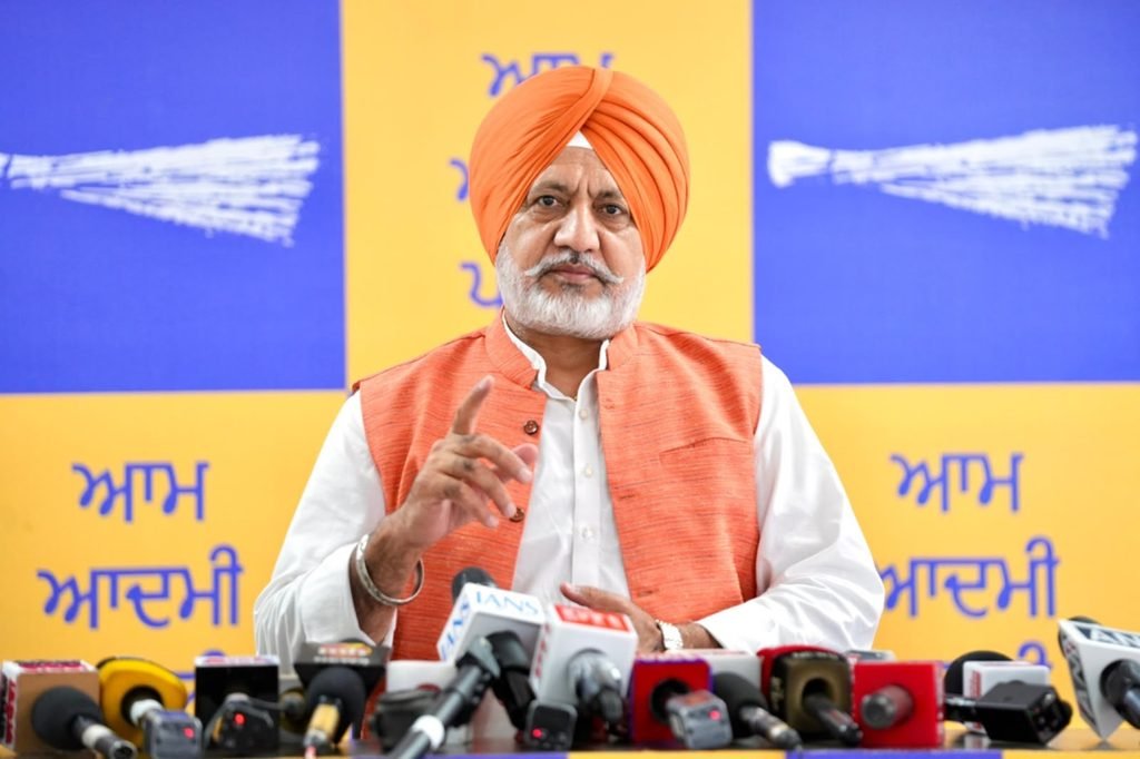 SGPC ਸਰਾਂ ਮਾਮਲੇ ‘ਤੇ AAP ਨੇ ਵਿਰੋਧੀ ਆਗੂਆਂ ਨੂੰ ਘੇਰਿਆ, ਬਲਤੇਜ ਪੰਨੂ ਨੇ ਪੁੱਛੇ ਕਈ ਸਵਾਲ