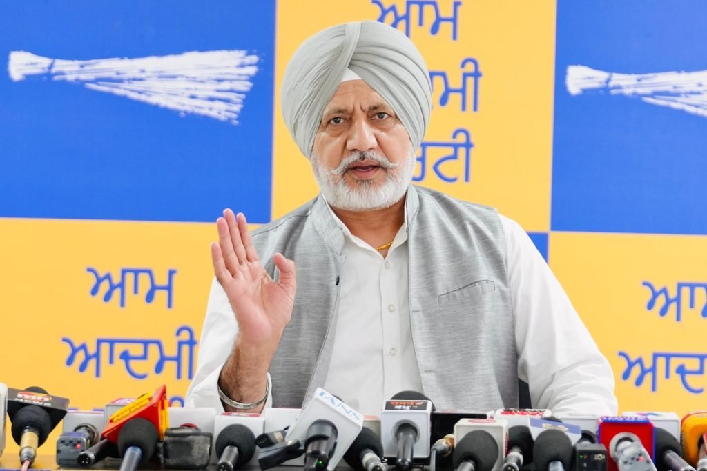 SGPC ਸਰਾਂ ਵਿਵਾਦ ‘ਤੇ ਬਲਤੇਜ ਪੰਨੂ ਦਾ ਅਕਾਲੀ ਦਲ ‘ਤੇ ਹਮਲਾ, ਧਾਮੀ ਦੀ 4 ਮੈਂਬਰੀ ਕਮੇਟੀ ‘ਤੇ ਵੀ ਚੁੱਕੇ ਸਵਾਲ
