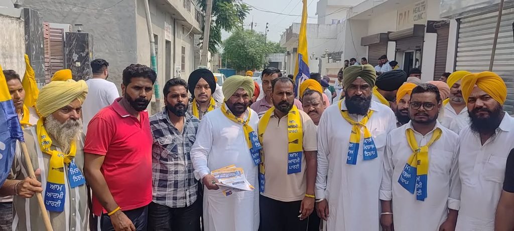 ‘ਮਾਨ ਦੇ ਮੁਨਾਫ਼ੇ’ ਮੁਹਿੰਮ ਤਹਿਤ AAP ਆਗੂਆਂ ਨੇ ਘਰ-ਘਰ ਪਹੁੰਚ ਕੇ ਸਾਂਝਾ ਕੀਤਾ ਸਰਕਾਰ ਦਾ ਰਿਪੋਰਟ ਕਾਰਡ