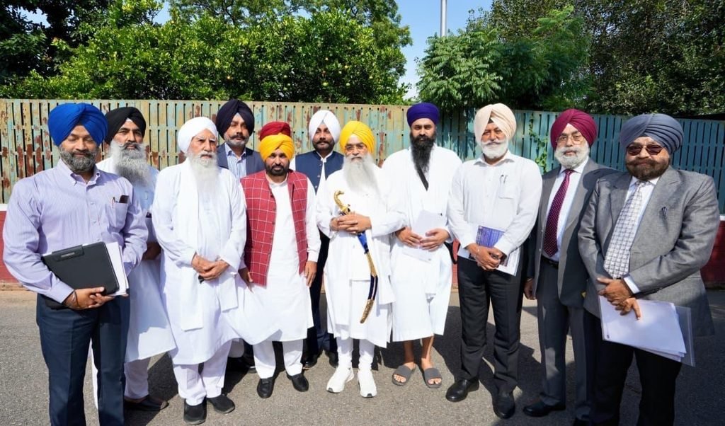 ਬੇਅਦਬੀ ਵਿਰੁੱਧ ਸਖ਼ਤ ਕਾਨੂੰਨ ’ਚ ਸੋਧ ਲਈ ਅਕਾਲ ਤਖ਼ਤ ਦੇ ਪੈਨਲ ਨਾਲ ਲਗਾਤਾਰ ਮੀਟਿੰਗਾਂ ਕਰਨ ਦੇ ਹੁਕਮ