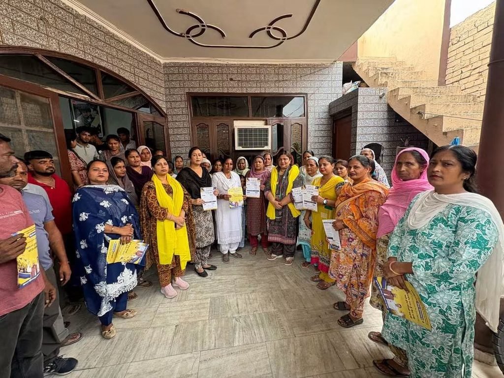 ‘ਮਾਨ ਦੇ ਮੁਨਾਫ਼ੇ’ ਮੁਹਿੰਮ ਤਹਿਤ AAP ਆਗੂਆਂ ਨੇ ਘਰ-ਘਰ ਪਹੁੰਚਾਇਆ ਸਰਕਾਰ ਦਾ ਸਾਢੇ 4 ਸਾਲਾਂ ਦਾ ਰਿਪੋਰਟ ਕਾਰਡ