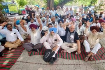 ਪੰਜਾਬ ‘ਚ ਸਰਕਾਰੀ ਮੁਲਾਜ਼ਮਾਂ ਦੀ ਹੜਤਾਲ ਖ਼ਤਮ, ‘ਨੋ ਵਰਕ ਨੋ ਪੇ’ ਪੱਤਰ ਵੀ ਵਾਪਸ ਲੈਣ ਦਾ ਕੀਤਾ ਵਾਅਦਾ