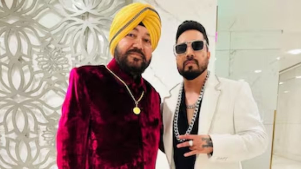 Daler Mehndi Controversy: ਦਲੇਰ ਮਹਿੰਦੀ ਦੇ ਸਮਰਥਨ ’ਚ ਆਏ CM ਧਾਮੀ, ਮੀਕਾ ਸਿੰਘ ਬੋਲੇ- ‘ਭਰਾ ਰੋਣ ਲੱਗ ਪਿਆ ਸੀ’