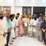 ਅੰਮ੍ਰਿਤਸਰ – ਬੰਗਲਾ ਸਾਹਿਬ ਮਾਮਲੇ ‘ਚ ਗਿਆਸਪੁਰਾ ਨੇ ਜਥੇਦਾਰ ਨੂੰ ਸੌਂਪਿਆ ਮੰਗ ਪੱਤਰ