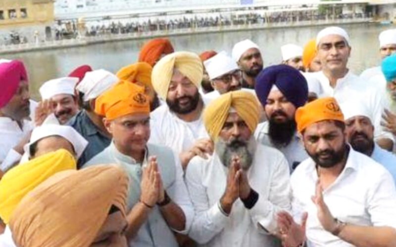ਹਰਿਮੰਦਰ ਸਾਹਿਬ ਨਤਮਸਤਕ ਹੋਏ ਪ੍ਰਗਟ ਸਿੰਘ, ਕਿਹਾ- ਕਾਂਗਰਸ ਪੰਜਾਬੀਅਤ ਤੇ ਸੰਵਿਧਾਨ ਲਈ ਲੜੇਗੀ
