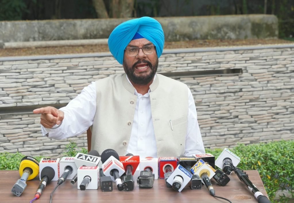 ‘CBI-ED ਦੇ ਦਬਾਅ ਤੋਂ ਨਹੀਂ ਡਰਦੇ ਪੰਜਾਬੀ’, ਧਾਲੀਵਾਲ ਦਾ BJP ‘ਤੇ ਤਿੱਖਾ ਹਮਲਾ