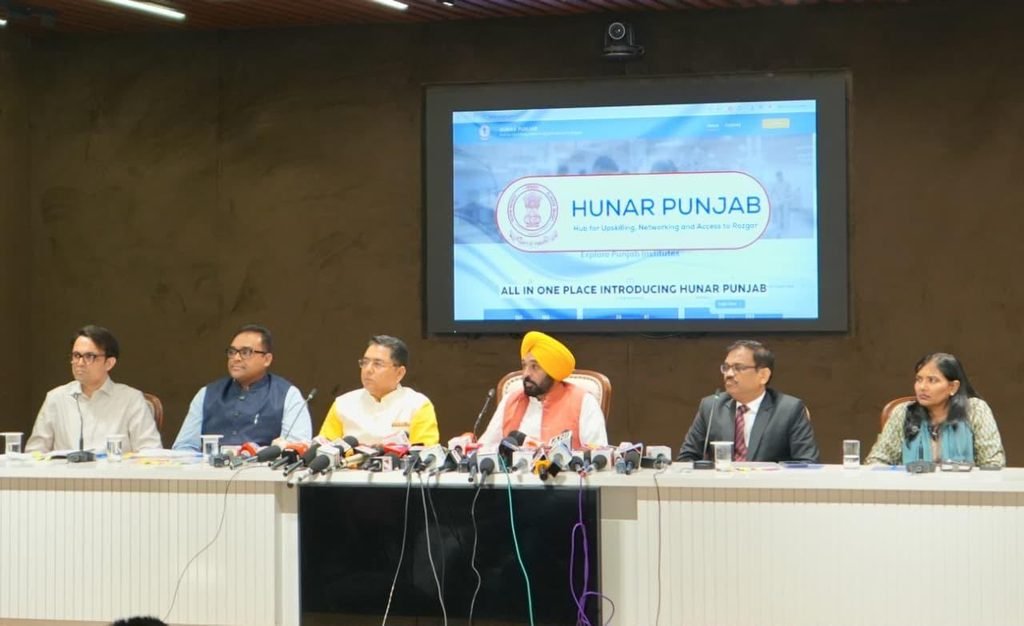 ਪੰਜਾਬ ਸਰਕਾਰ ਨੇ ਲਾਂਚ ਕੀਤੇ ‘ਹੁਨਰ ਪੰਜਾਬ’ ਤੇ ‘ਫਾਸਟ-ਟ੍ਰੈਕ ਪੰਜਾਬ’ ਪੋਰਟਲ, ਨੌਜਵਾਨਾਂ ਨੂੰ ਰੋਜ਼ਗਾਰ ਤੇ ਨਿਵੇਸ਼ਕਾਂ ਨੂੰ ਮਿਲੇਗੀ ਵੱਡੀ ਸਹੂਲਤ