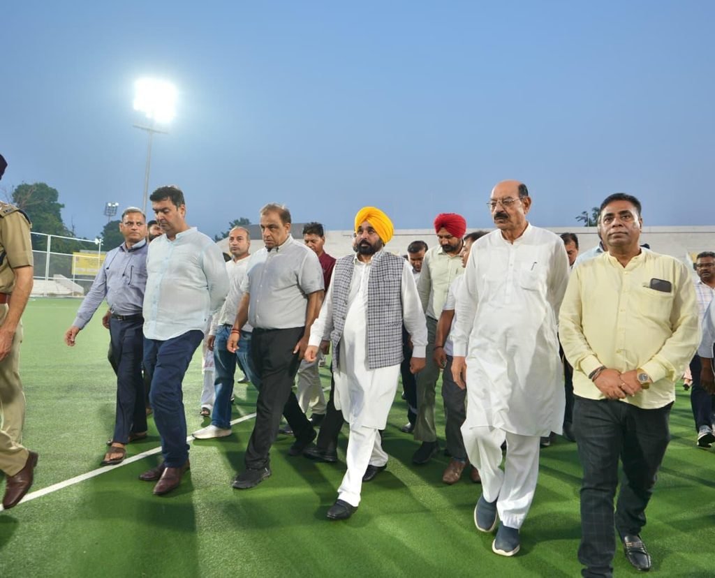 ਏਸ਼ੀਅਨ ਹਾਕੀ ਚੈਂਪੀਅਨਜ਼ ਟਰਾਫ਼ੀ ਦੀਆਂ ਤਿਆਰੀਆਂ ਦਾ ਜਾਇਜ਼ਾ ਲੈਣ ਜਲੰਧਰ ਪਹੁੰਚੇ CM ਮਾਨ, ਬਰਲਟਨ ਪਾਰਕ ਸਟੇਡੀਅਮ ਦਾ ਕੀਤਾ ਨਿਰੀਖਣ