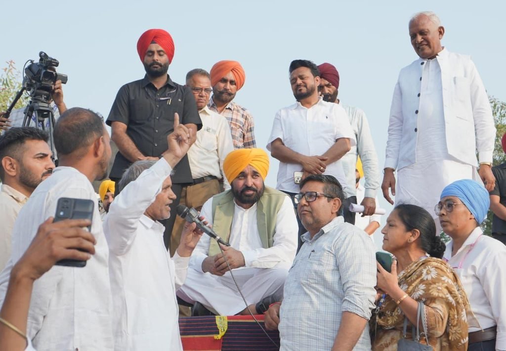 CM ਮਾਨ ਦਾ ਭਾਜਪਾ ’ਤੇ ਨਿਸ਼ਾਨਾ, ਕਿਹਾ—ਪੰਜਾਬ ਦੇ ਹੱਕਾਂ ਲਈ ਲੜ ਰਿਹਾ ਹਾਂ, ਇਸੇ ਕਰਕੇ ED ਤੇ CBI ਪਿੱਛੇ ਲਾਈਆਂ