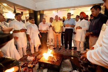 ਨਰਾਤਿਆਂ ਮੌਕੇ ਮਾਤਾ ਕਾਲੀ ਦੇਵੀ ਮੰਦਰ ਪਹੁੰਚੇ ਮਨੀਸ਼ ਸਿਸੋਦੀਆ, ਭਗਵੰਤ ਮਾਨ ਦੇ ਮੁੜ ਮੁੱਖ ਮੰਤਰੀ ਬਣਨ ਦੀ ਕੀਤੀ ਕਾਮਨਾ