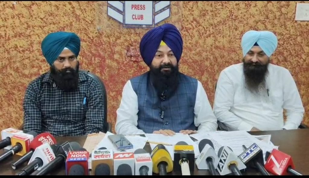 ਜਸਵੀਰ ਸਿੰਘ ਗੜ੍ਹੀ ਦਾ ਚਰਨਜੀਤ ਸਿੰਘ ਚੰਨੀ ’ਤੇ ਪਲਟਵਾਰ, ਕਥਿਤ ਨਾਜਾਇਜ਼ ਮਾਈਨਿੰਗ ਮਾਮਲਿਆਂ ਦੀ ਨਿਰਪੱਖ ਜਾਂਚ ਦੀ ਕੀਤੀ ਮੰਗ